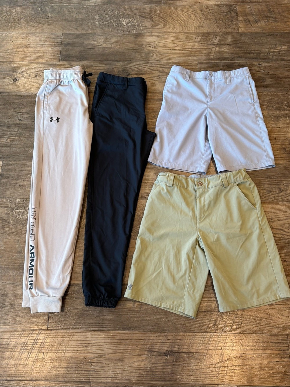 Youth Boys Under Armour Lot joggers, golf pants+shorts
